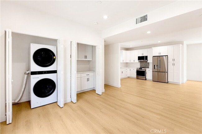 Photo - 4038 Somers Avenue Townhome