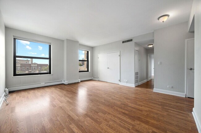Foto del edificio - 2100 N Lincoln Park W