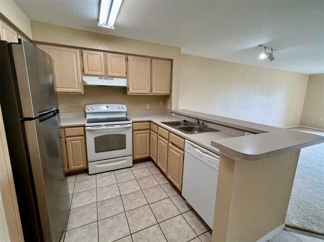 Foto del edificio - 13917 Fairway Island Dr