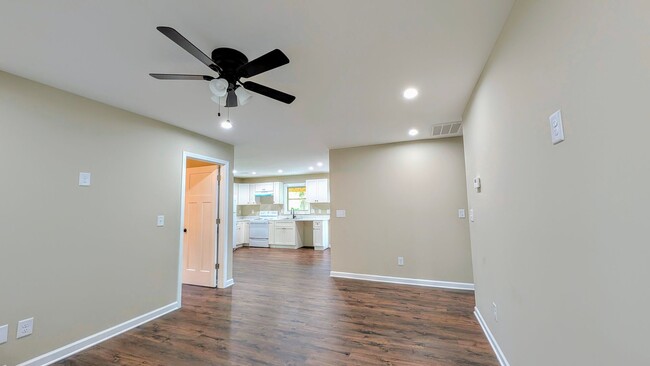 Foto del edificio - Newly Renovated | Upstairs Duplex | Minute...