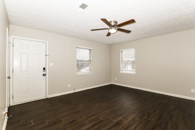 Building Photo - 243 Sedgefield Dr