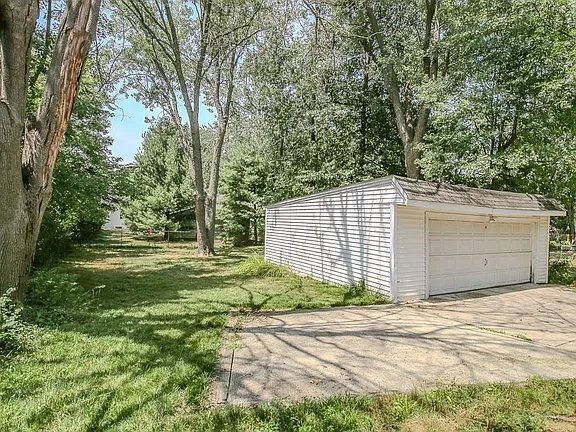 Building Photo - 1752 Brainard Rd