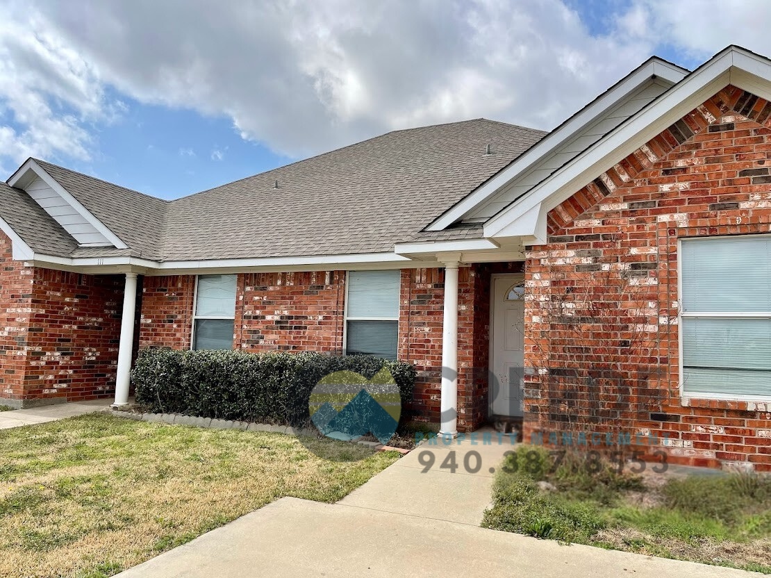 Photo - 109 S 1st St (Sanger, TX)