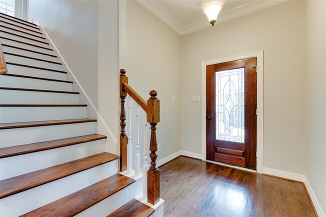 Foto del edificio - 3414 Garden Crest Ln