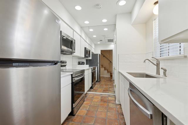 Building Photo - 2902 Wycliff Ave