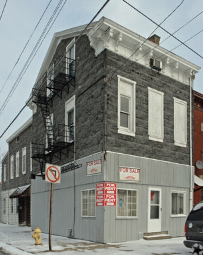 Building Photo - 502 E 17th St