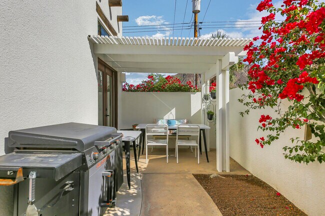 Foto del edificio - 77760 Calle Monterey
