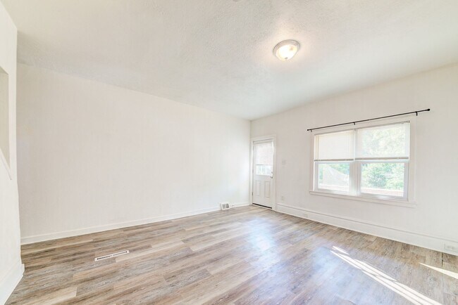 Foto del edificio - AVAILABLE JULY - 2 Bedroom Home in Mt. Was...