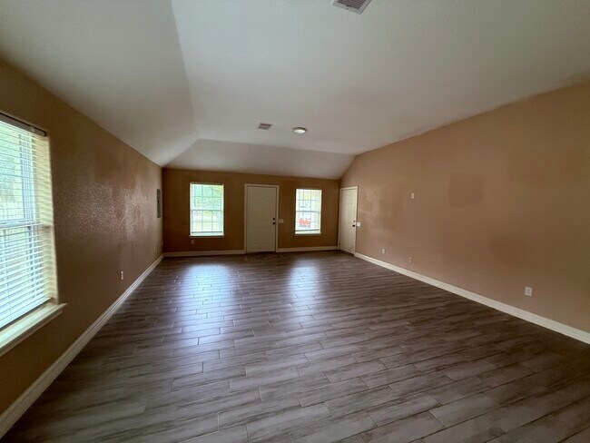 Sala de estar - 1026 N Arcola St