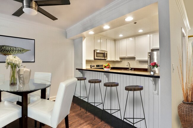 Interior Photo - Montana Avenue