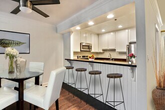 Interior Photo - Montana Avenue