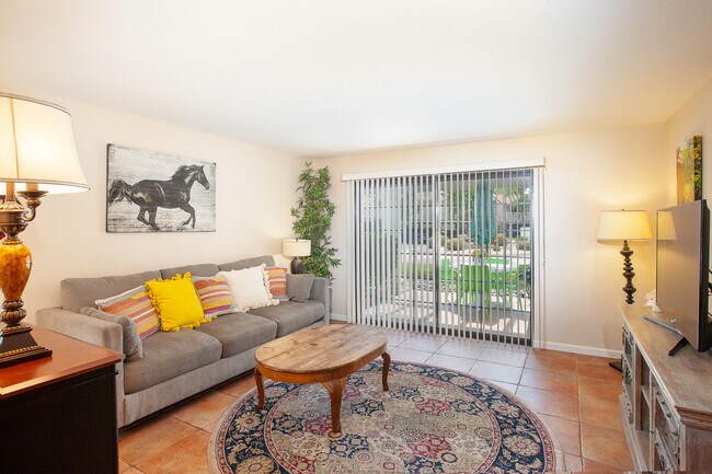 Foto del edificio - 500 S Farrell Dr