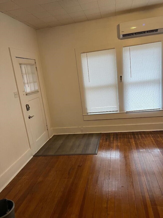 Foto del edificio - 820 Wheless Ave