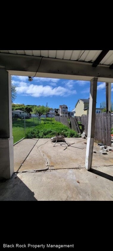 Primary Photo - 3 br, 1 bath House - 124 E Phillips Street
