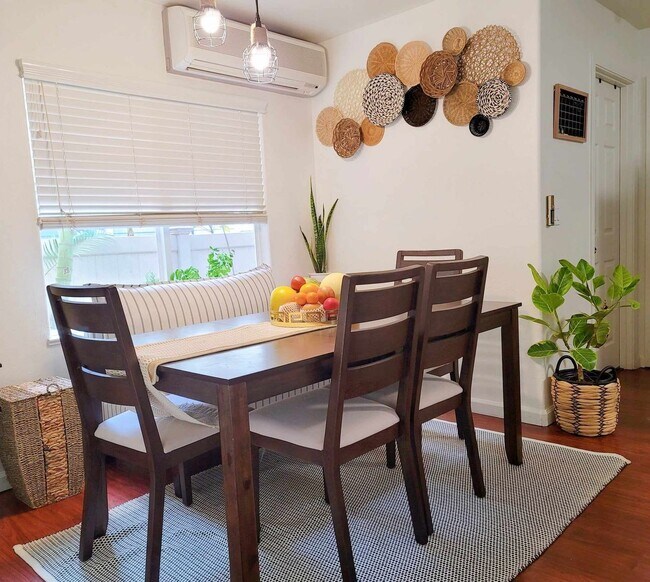 Foto del edificio - Charming 4-Bedroom Home with Solar Power i...