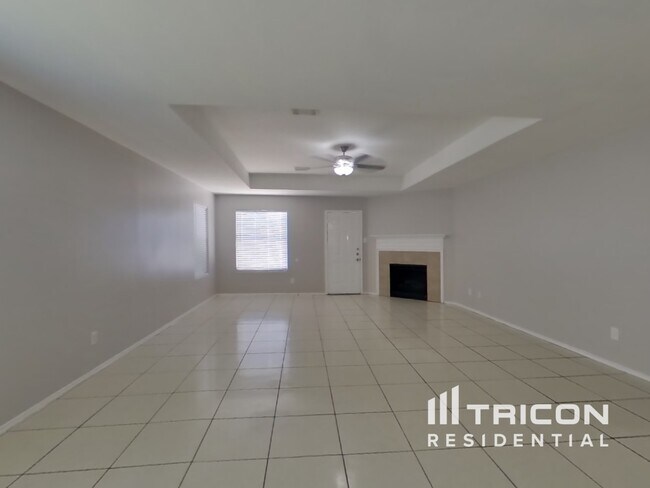 Foto del edificio - 639 Regal Hollow Ln