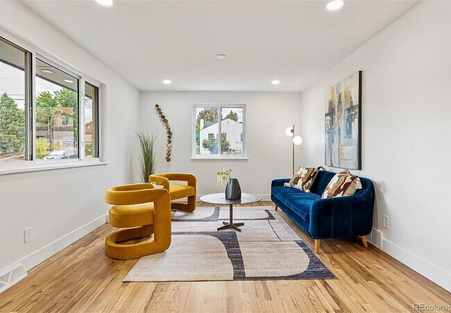 Sala de estar de la planta superior - 5573 S Huron St