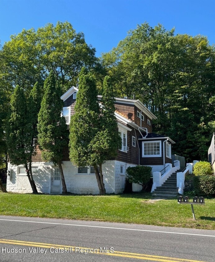 Primary Photo - 353 Main St