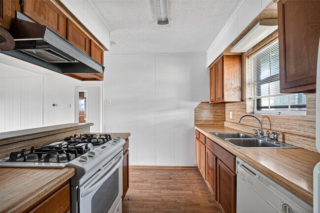 Foto del edificio - 4701 Crepe Myrtle Ln