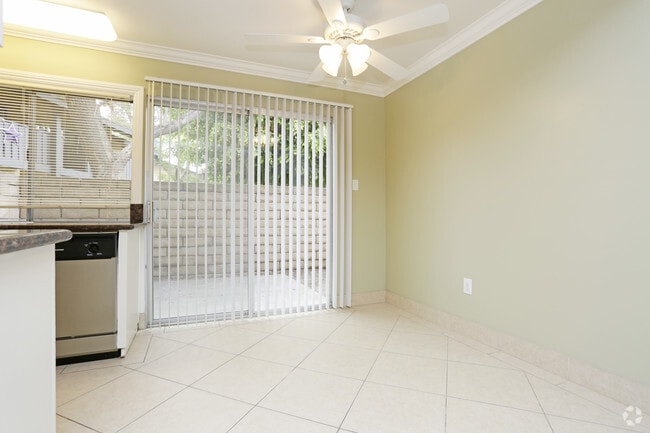 Building Photo - Glen Oaks Apartments