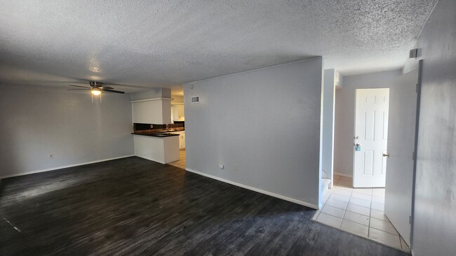 Building Photo - 5519 NW Eisenhower Dr