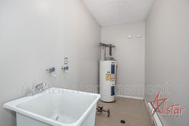 Building Photo - 1297 Fillmore Cir