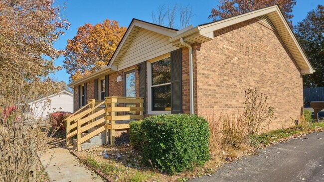 Foto del edificio - For Rent: 3BR, 1 1/2BA house (Please speak with us before applying.)