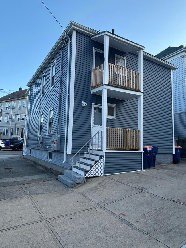 Building Photo - 131 David St