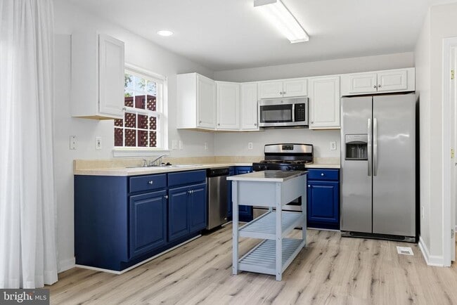 Building Photo - 43742 Tolamac Dr