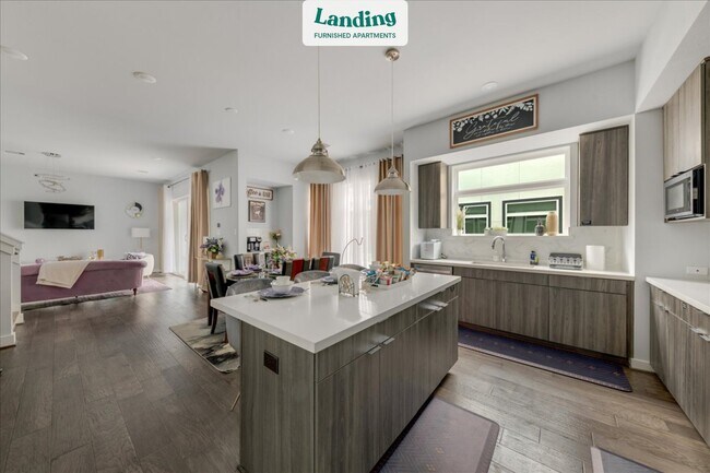 Foto del edificio - 5815 Fairdale Ln