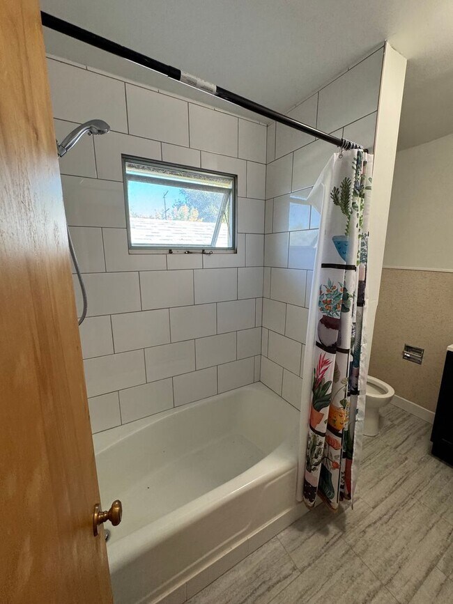 Foto del edificio - 50% OFF FIRST MONTHS RENT - Cozy Home