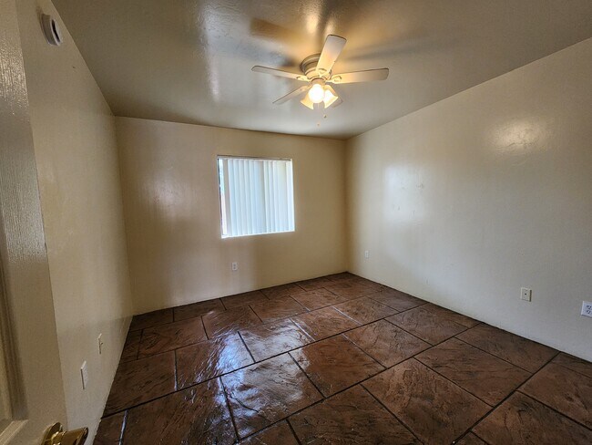 Foto del edificio - 3118 E Blacklidge Dr
