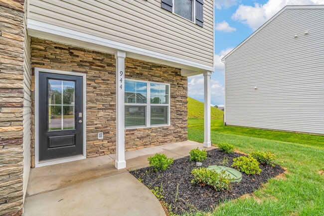 Building Photo - 944 Utopia Ln