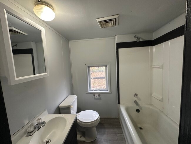 Building Photo - 1206 Martin-