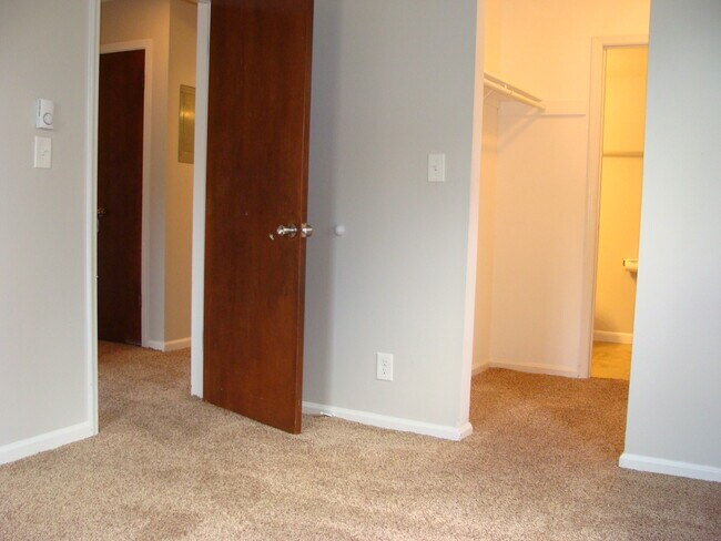 Building Photo - 998 W Beaver Creek Blvd