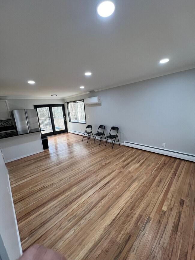Foto del edificio - 13 Maple Ln