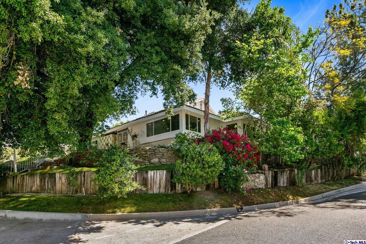 Primary Photo - 4530 Castle Rd