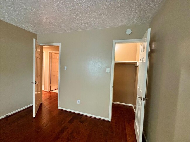 Foto del edificio - 12702 Meadway Ct