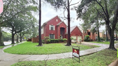 Building Photo - 2218 Blue Rose Dr