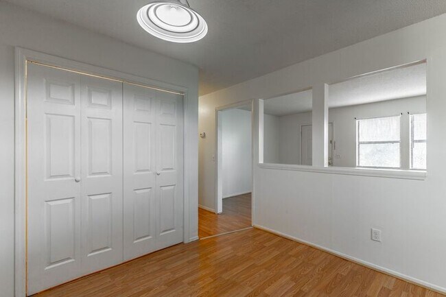 Foto del edificio - 17 Knollwood Dr