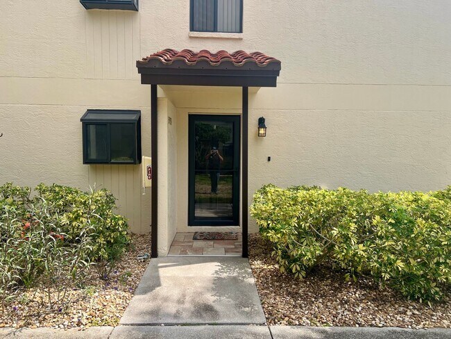Building Photo - 5769 Gardens Dr