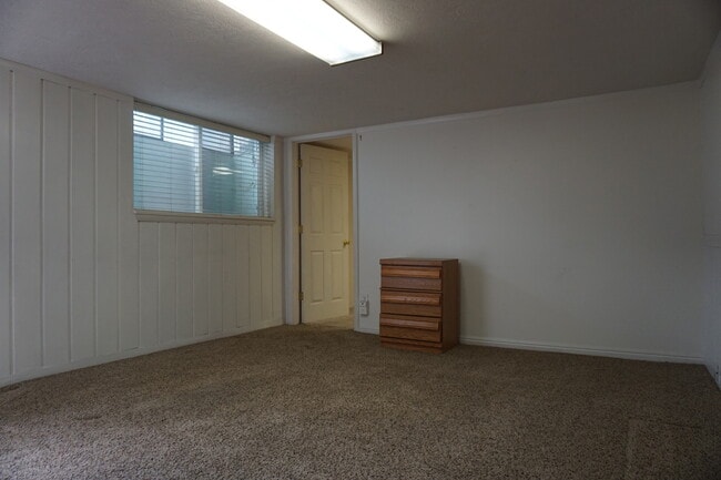 Building Photo - 758 E. 4125 S.