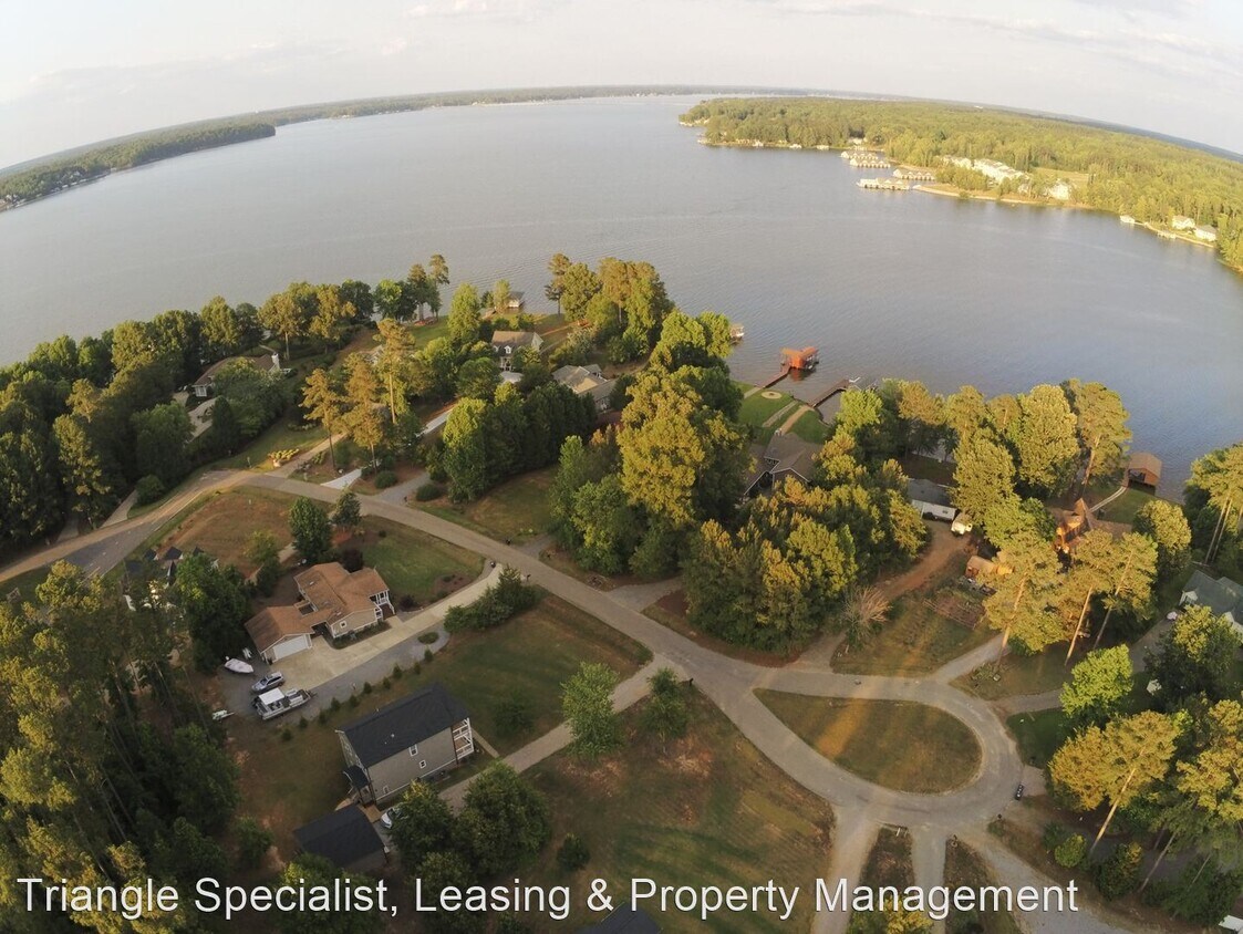 Foto principal - 3 br, 2 bath House - 105 Old Bridge Court