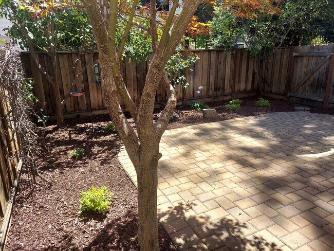 Foto del edificio - 4014 Penny Terrace