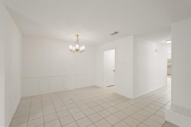 Foto del edificio - 14553 Misty Meadow Ln