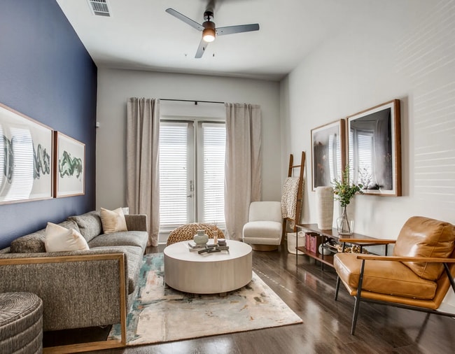 Foto del edificio - 8801 Carolina Wren Wy