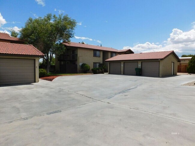 Drive Area View - 1319 El Prado N St