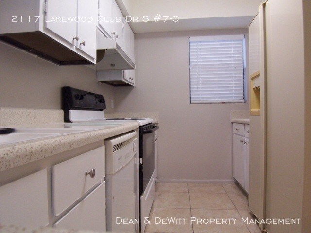 Building Photo - 2117 Lakewood Club Dr S
