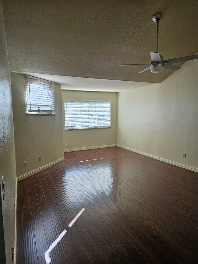 Building Photo - 22976 Estoril Dr