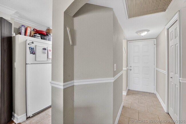 Foto del edificio - 21895 Lake Forest Cir